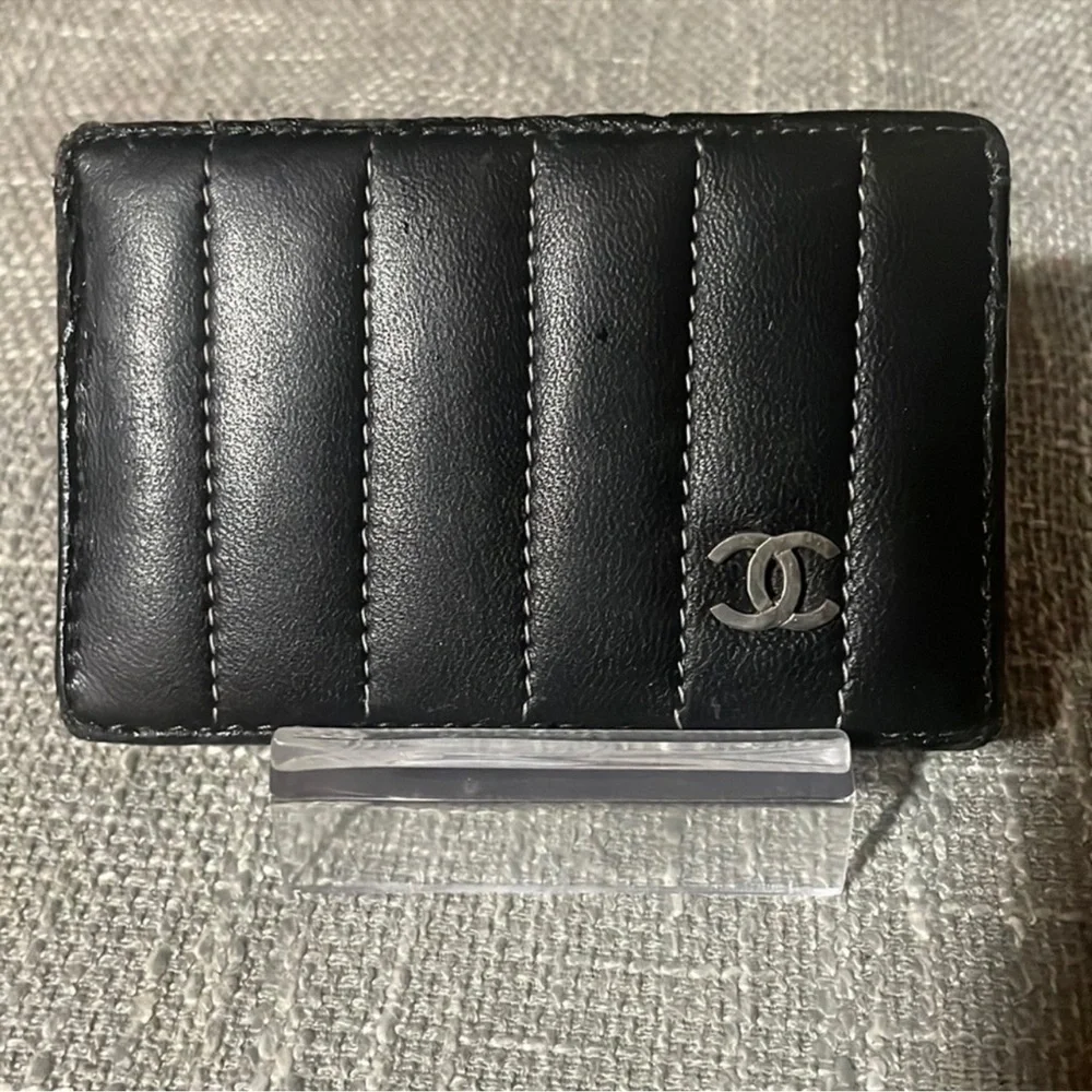 CHANEL BLACK QUILTED LAMBSKIN CARDHOLDER WALLET